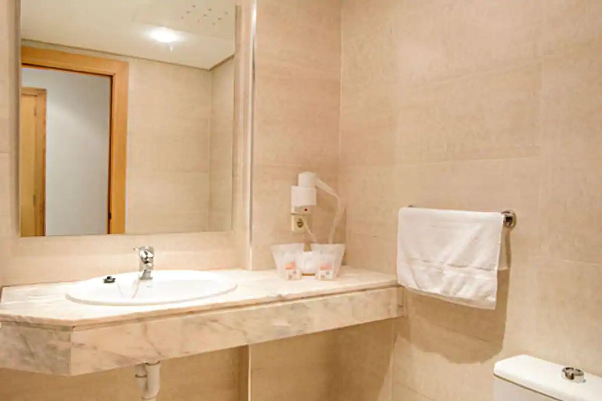 Hotel La Santa Maria Cala Millor  Luaran gambar